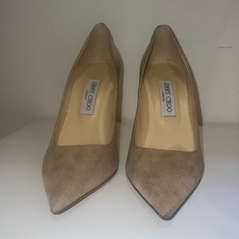 Jimmy Choo pumps beige suede w gold degrede heel. Lightly worn light scuffs 39